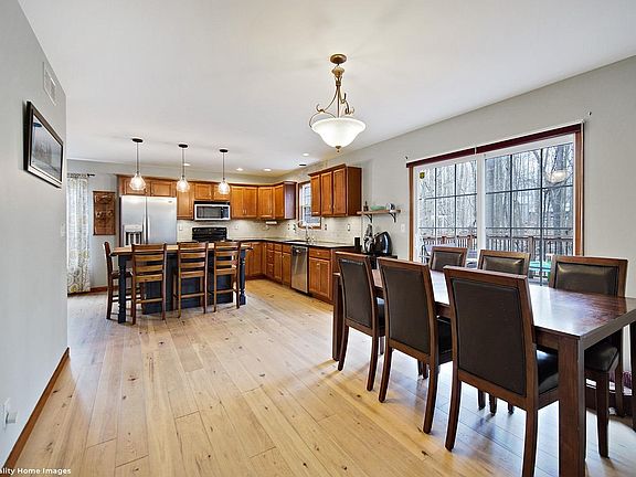 5th image of 302 Birchwood Ct