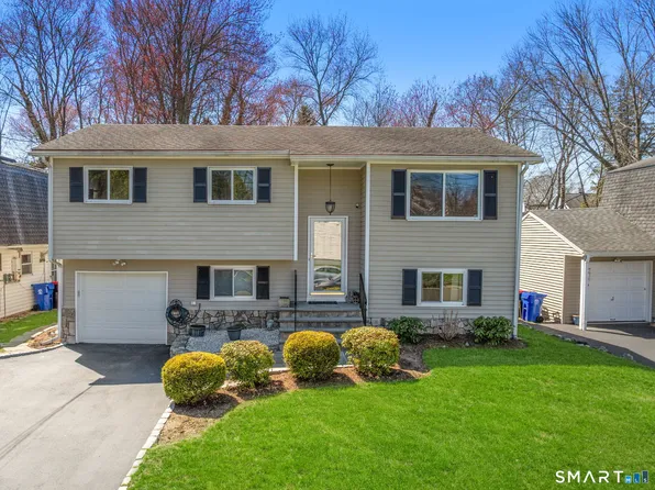 27 Fairweather Drive, Norwalk, CT 06851