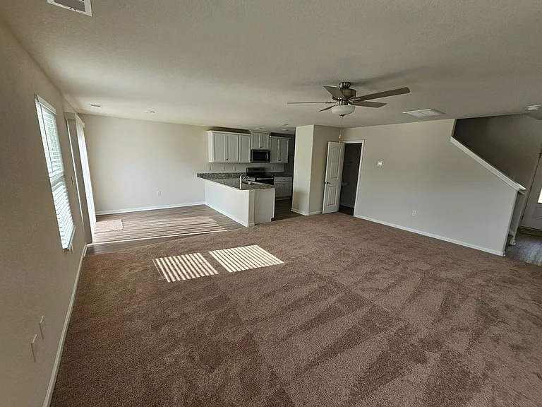 524 Hawley St — Photo 8