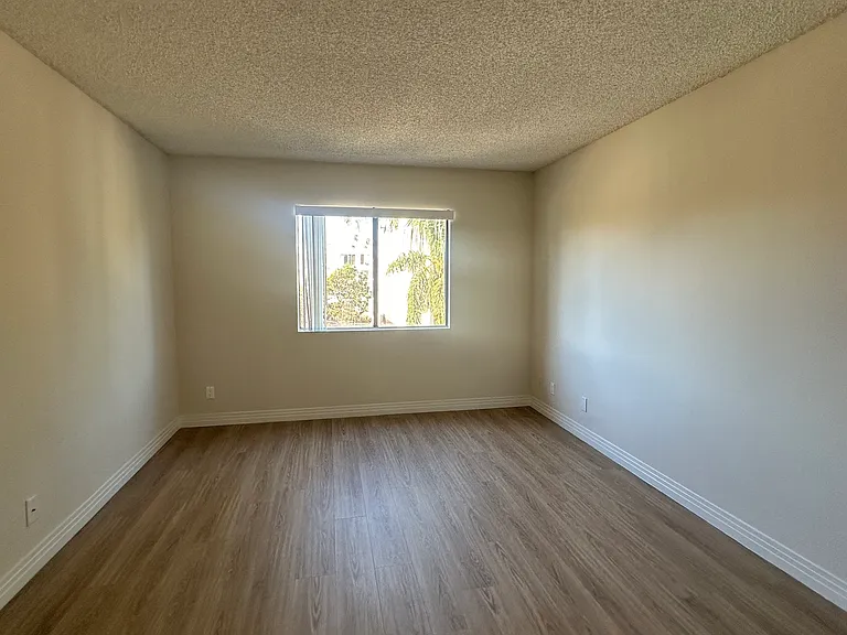 Hyde Park Apts — Photo 17