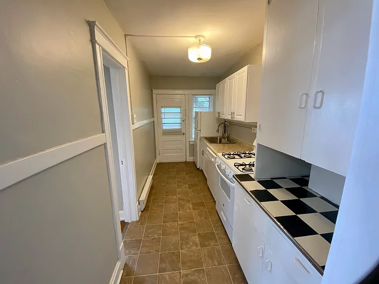 Valentine Place Apartments — Photo 31