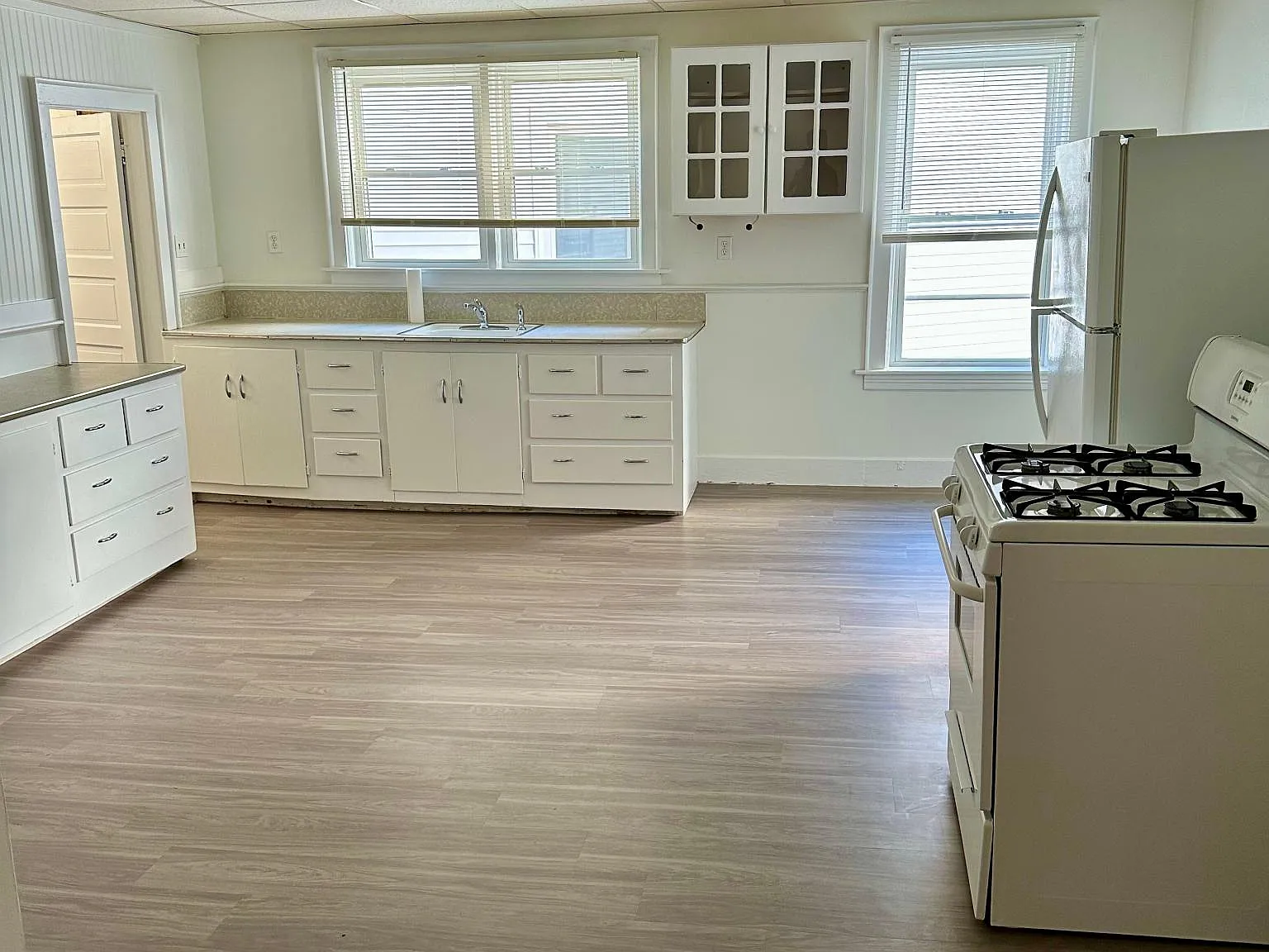 2 bed, 1000 sqft, $1,950 — Photo 2