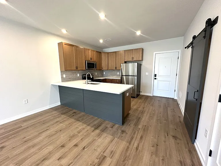 409 West — Photo 18