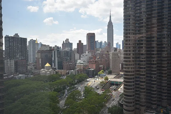 Rented by Luxury Habitat | media 67