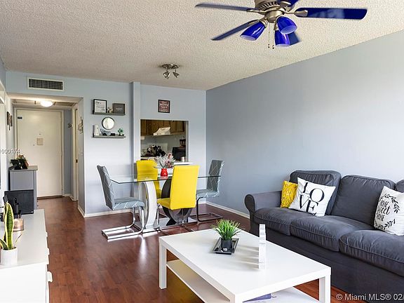 5th image of 9400 Live Oak Pl APT 307