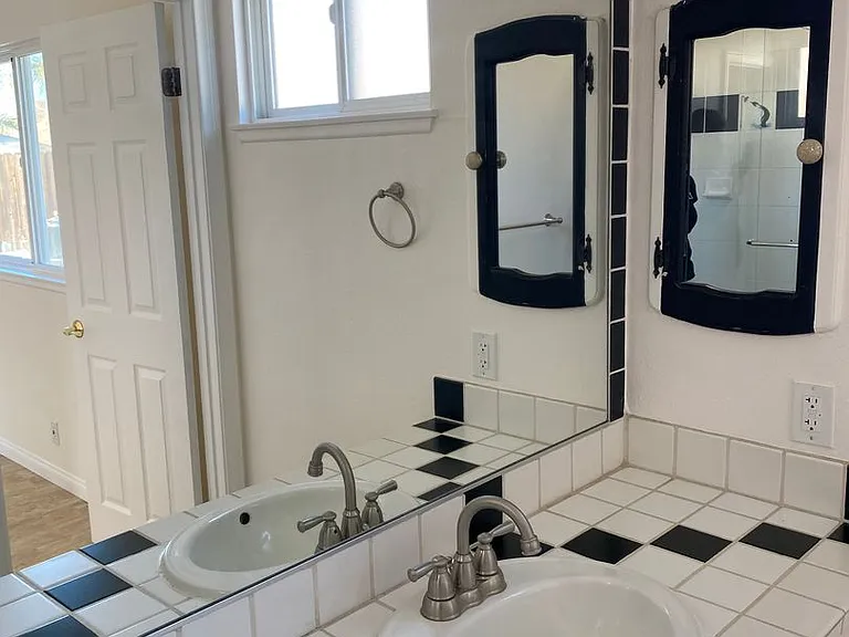 805 Crosby Ave — Photo 10