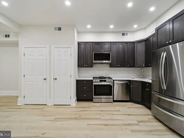 1921 19th St NW #20 — Photo 12