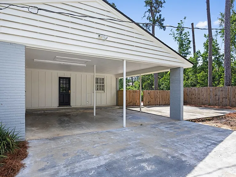 2421 Westwood Dr — Photo 14