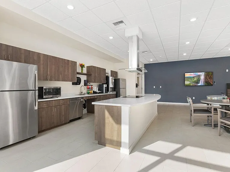Legacy Plaza Senior Living Apartments — Photo 17