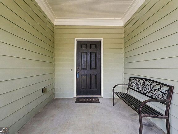 3rd image of 102 Mercer Ln