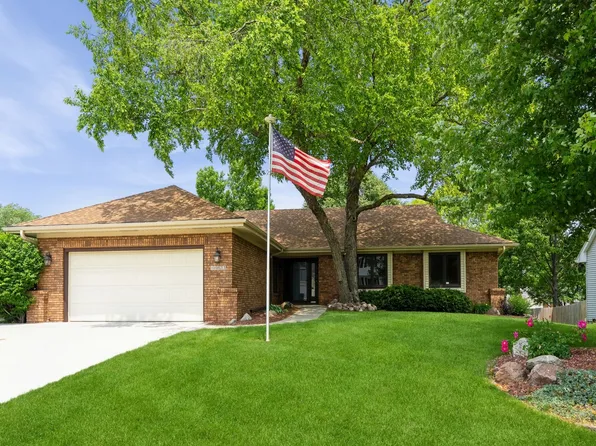 10823 Elmcrest Dr, Clive, IA 50325
