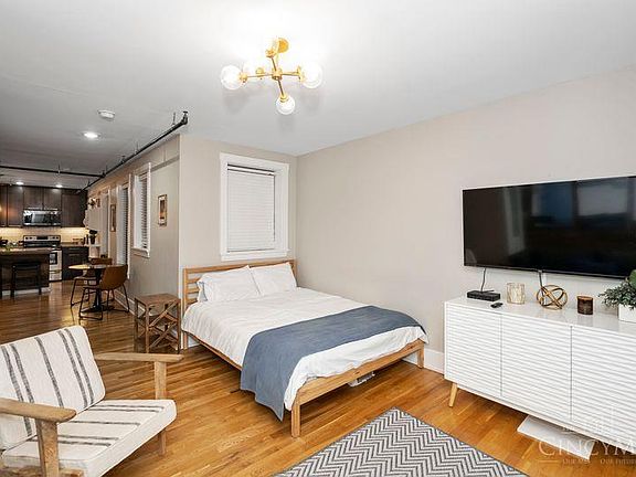 4th image of 1415 Vine St APT 301