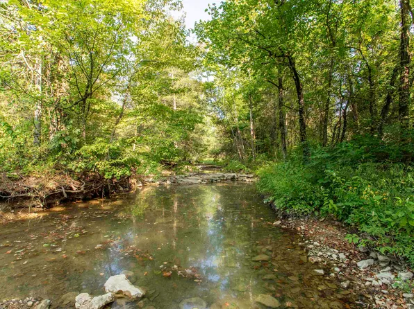 12 Hunter Ln, Poughkeepsie, AR 72569