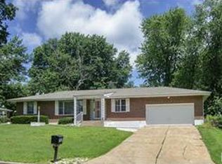 6805 Foxshire Dr, Florissant, MO 63033