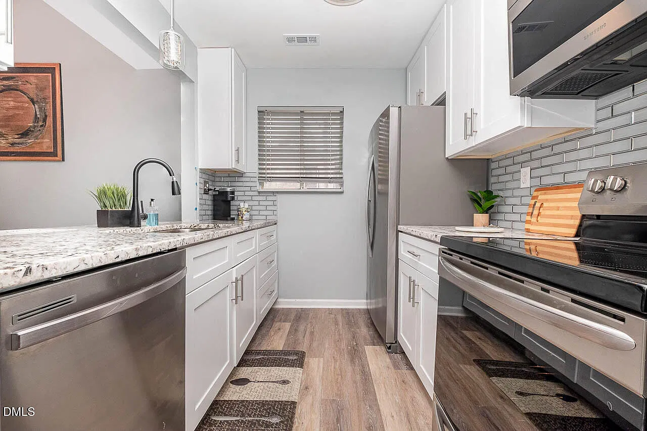 2 bed, 4.0 bath, 1350 sqft, $1,700 — Photo 2