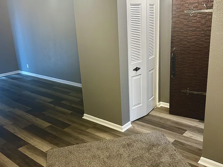 5560 Cresthaven Ln #B — Photo 14