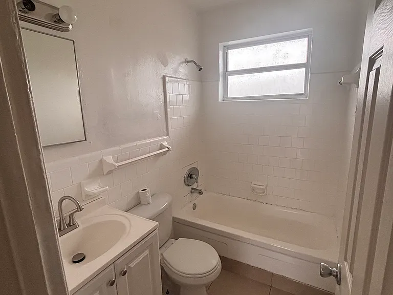 221 NW 11th Ave #3 — Photo 6