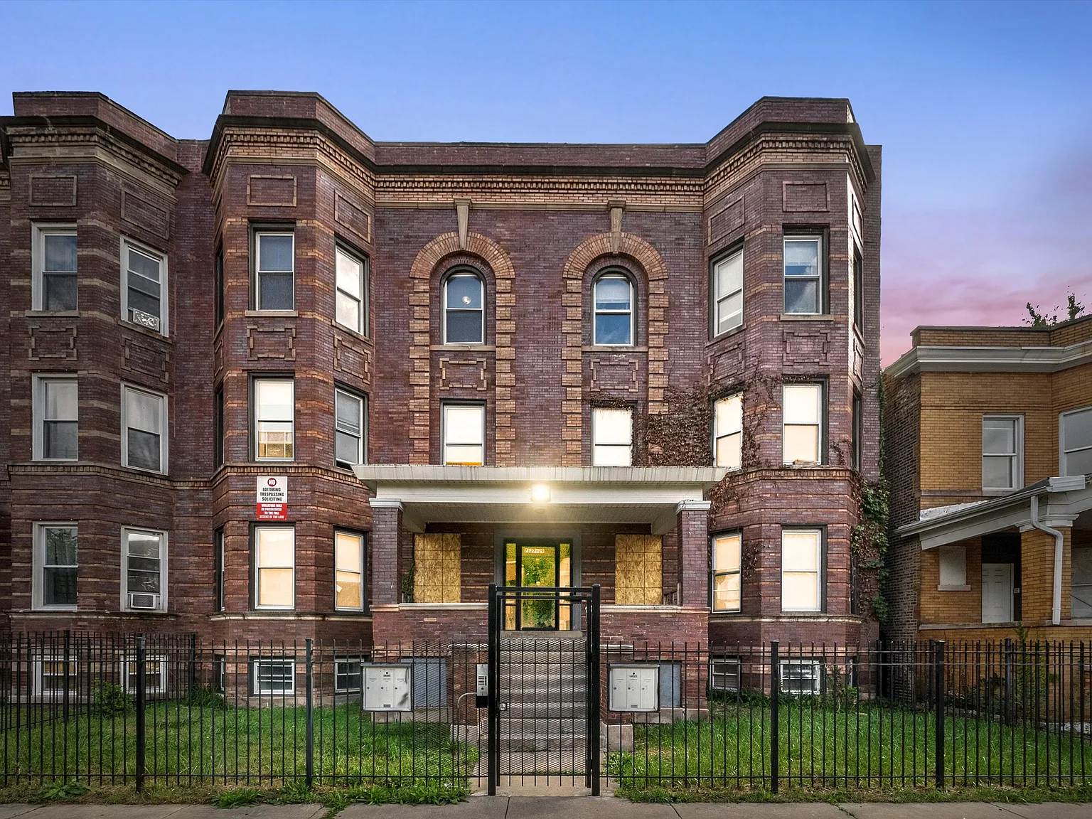 3 bed, 1350 sqft, $1,875 — Photo 1