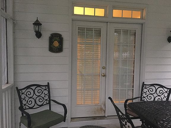 Screened in porch