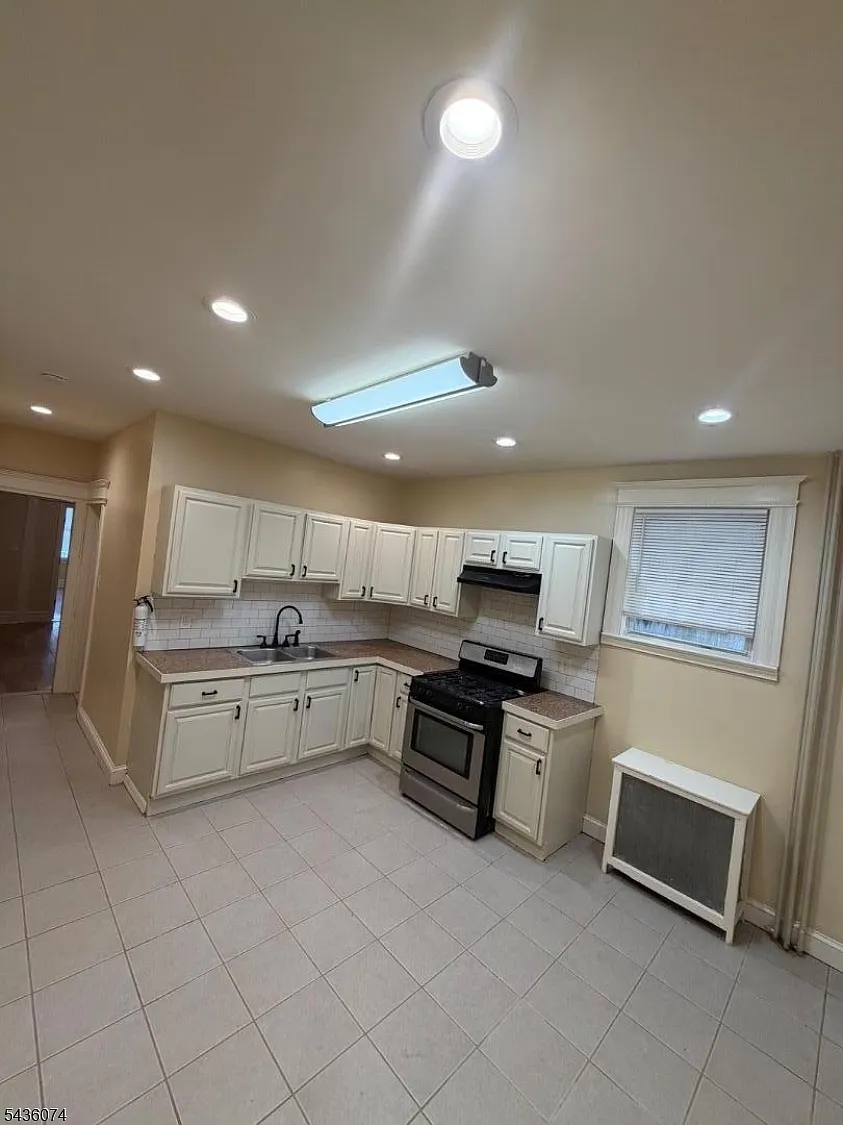 3 bed, 1.0 bath, $1,975 — Photo 4