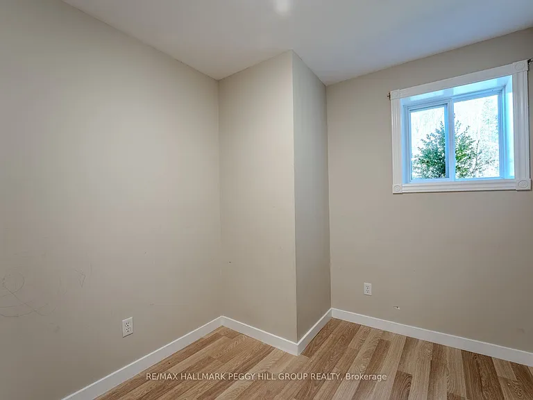 67 Iris Dr #LOWER — Photo 8