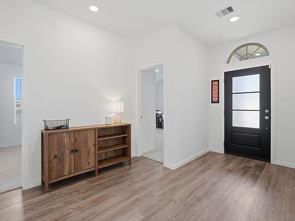 5th image of 651 Spring Ashberry Ct