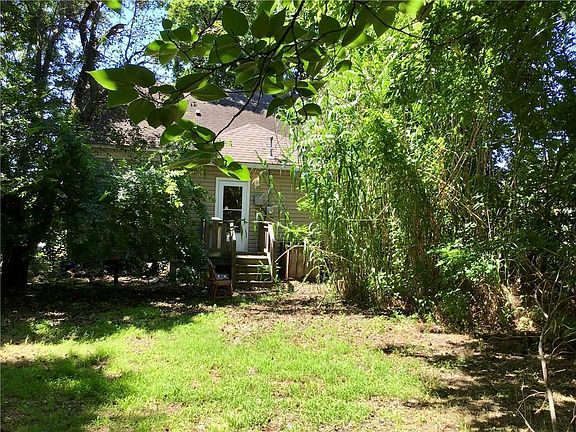 4th image of 1305 NE 7th St