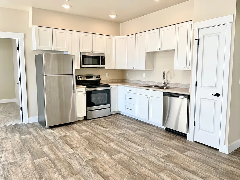 915/6SQFT Units Kitchen