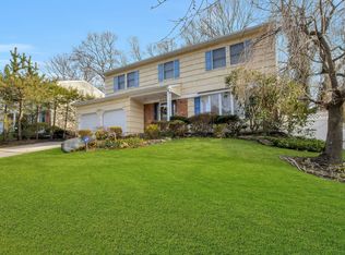 44 Barry Ln, Syosset, NY 11791