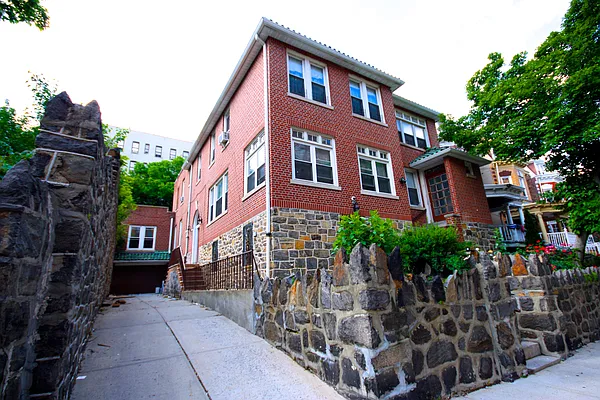 Rented by Baddour Group | media 29