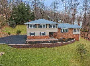 26 Manor Ln, Morris Plains, NJ 07950