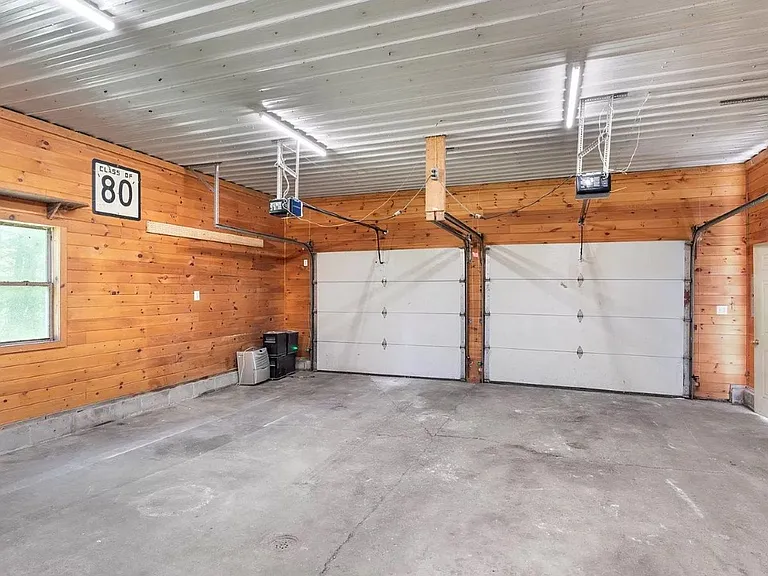 1270 Riverside Dr — Photo 17