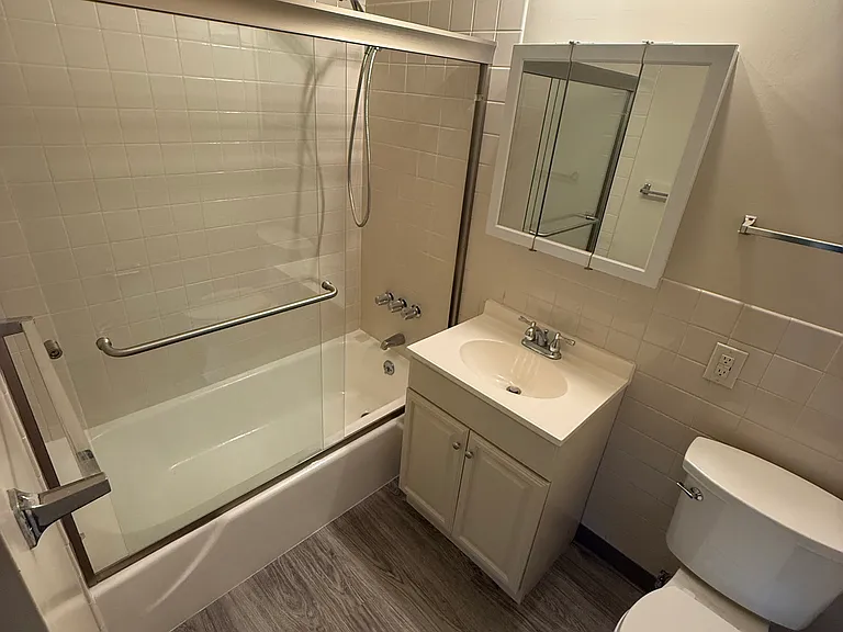 Fernmar Apartments — Photo 12