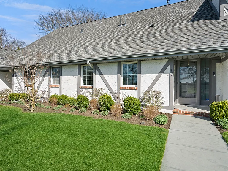 10 Leland Ln #37 — Photo 1