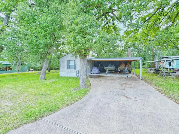8 River Dr, Trinity, TX 75862