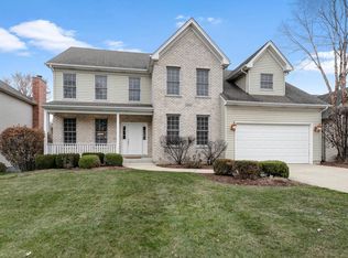 1045 Deer Glen Ct, Glen Ellyn, IL