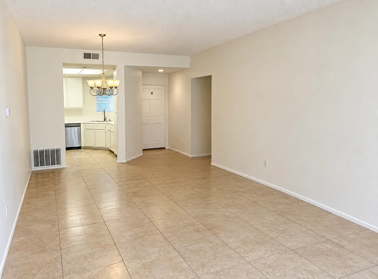 2 bed, 827 sqft, $2,700 — Photo 4
