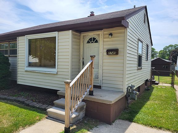 2nd image of 2745 Margaret St