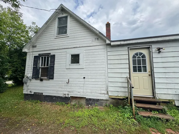 1811 Chestnut St, Sault Sainte Marie, MI 49783