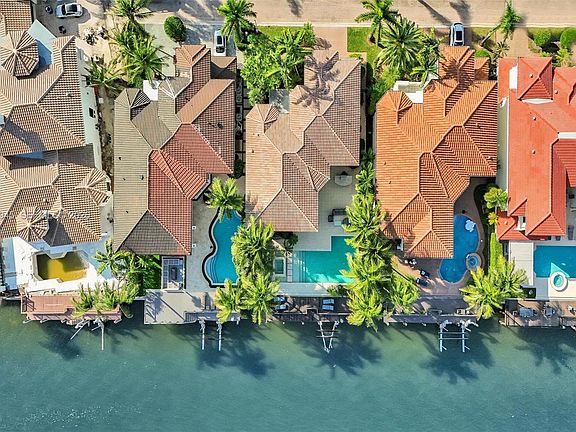 3rd image of 1575 Windjammer Way