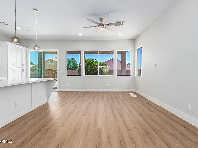 13711 W Tara Ln — Photo 12