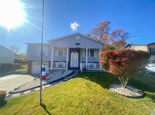 6008 Roach Rd, Godfrey, IL 62035