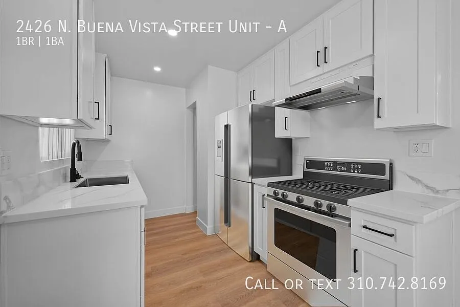 Building Photo - 2426 N Buena Vista St #A