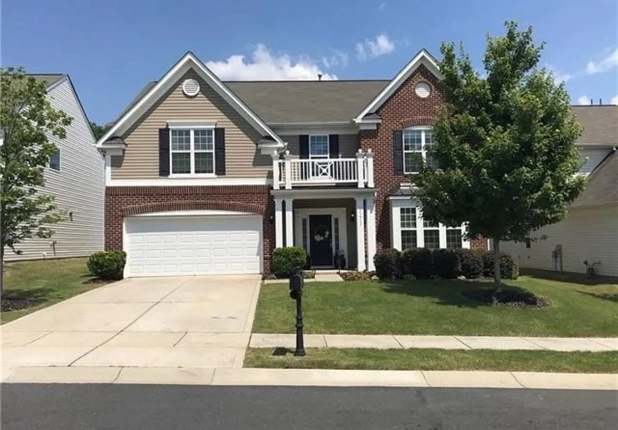 5 bed, 2843 sqft, $3,350 — Photo 1
