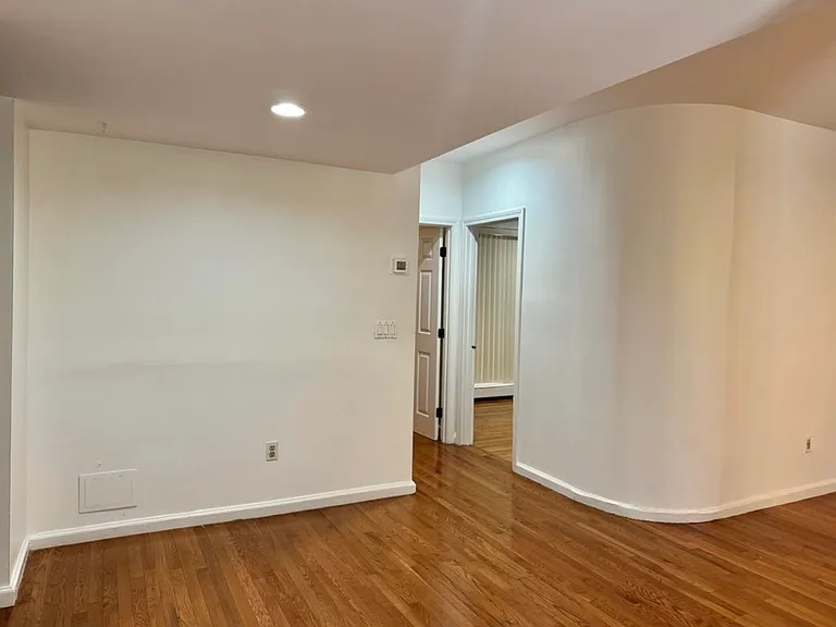 390 Riverway St #2 — Photo 10