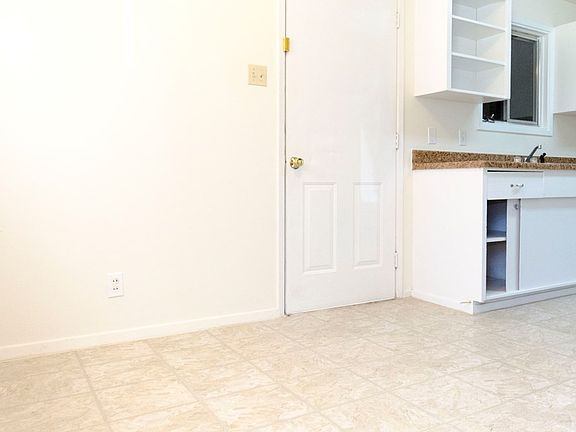 3rd image of 2756 Southwestern Ave