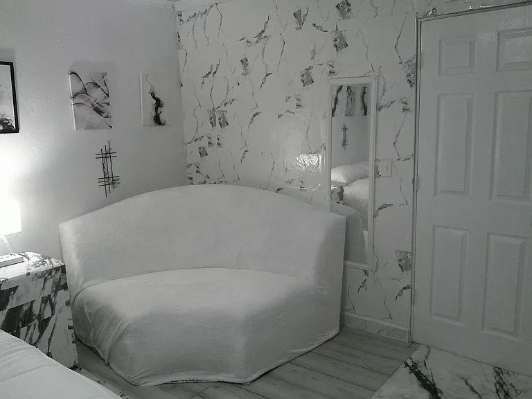 2380 S Bardell Ave — Photo 4