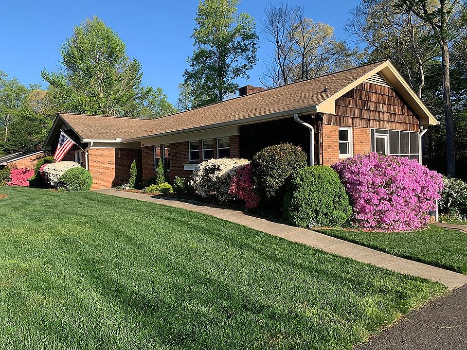 2nd image of 558 32nd Avenue Dr NW
