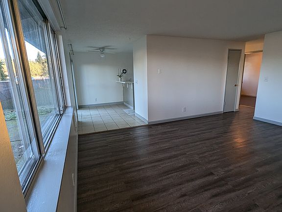 5th image of 12811 NE 49th St APT A
