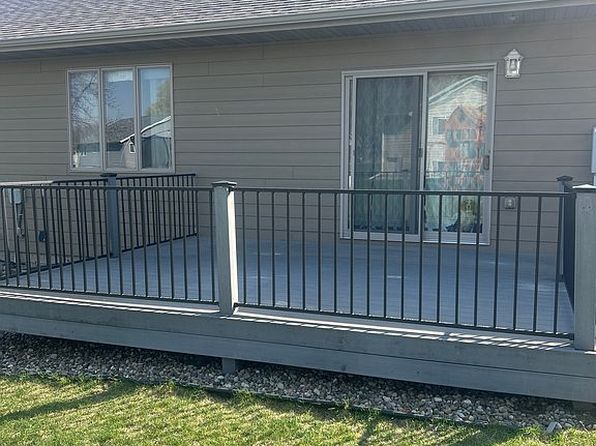 811 Southview Dr, Larchwood, IA 51241